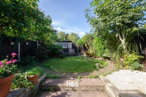 17 Dove Close - rear.jpg