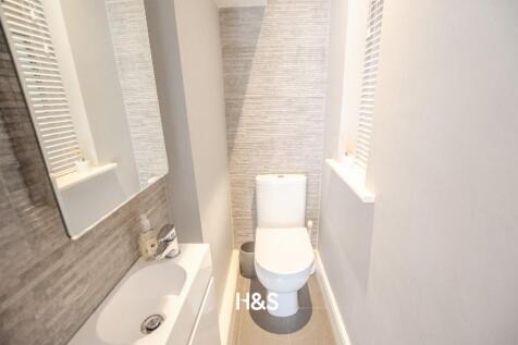 33 Burman Road - WC.jpg