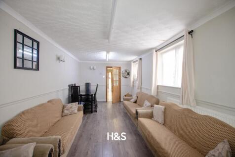104 Woodlands Road - rec3.jpg