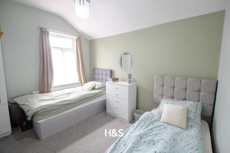 104 Woodlands Road - bed2.jpg