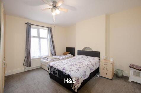 104 Woodlands Road - bed3.jpg