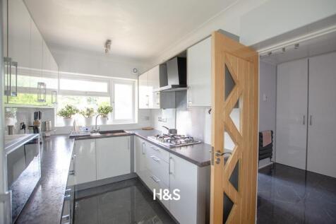 8 Leam Crescent - kitchen.jpg