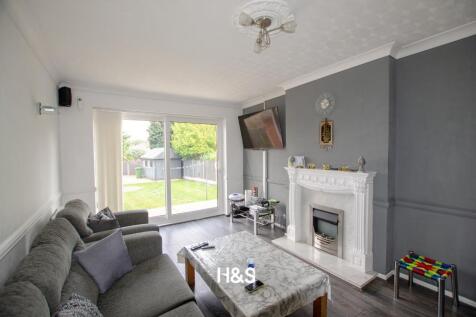 8 Leam Crescent - lounge.jpg