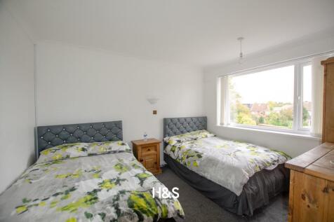 8 Leam Crescent - bed2.jpg