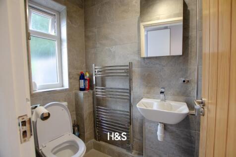 8 Leam Crescent - shower room.jpg