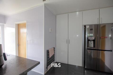 8 Leam Crescent - utility.jpg