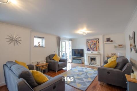 50 Woodshires Road - lounge.jpg
