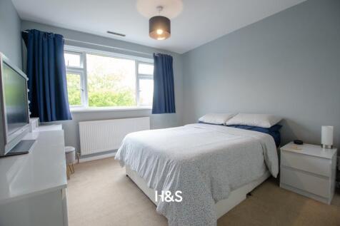 60 swanswell - bed1.jpg