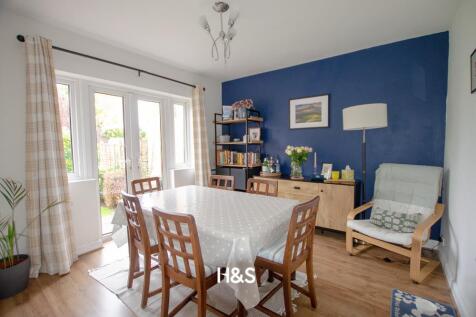 77 Shalford Road - rec2.jpg