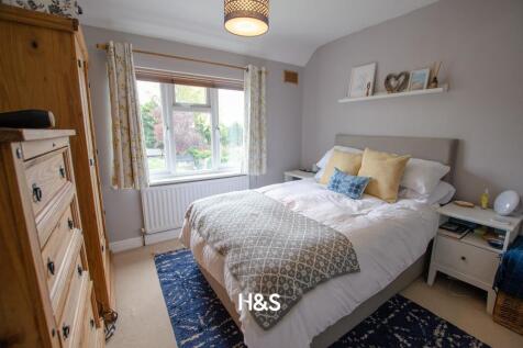 77 Shalford Road - bed1.jpg