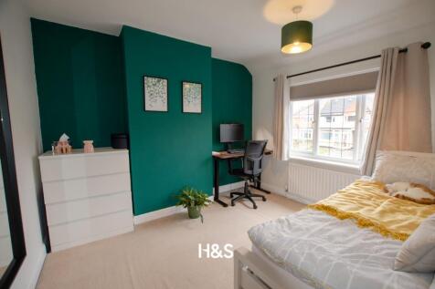 77 Shalford Road - bed2.jpg