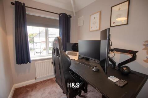 77 Shalford Road - bed3.jpg