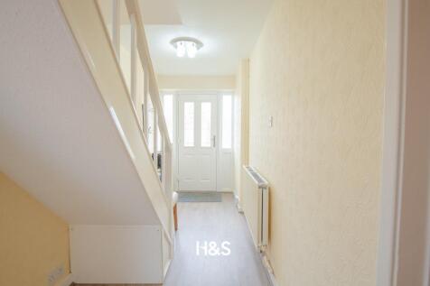 189 Priory Road - hall.jpg