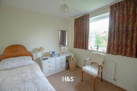 14 Woodrow Crescent - bed 3.jpg