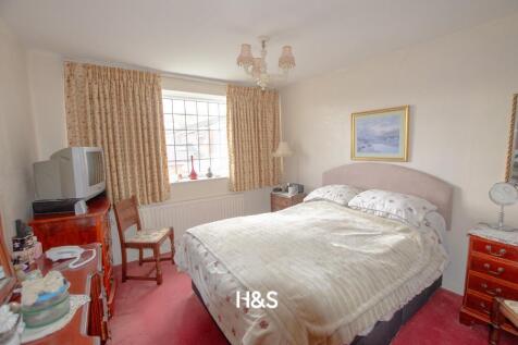14 Woodrow Crescent - bed1.jpg