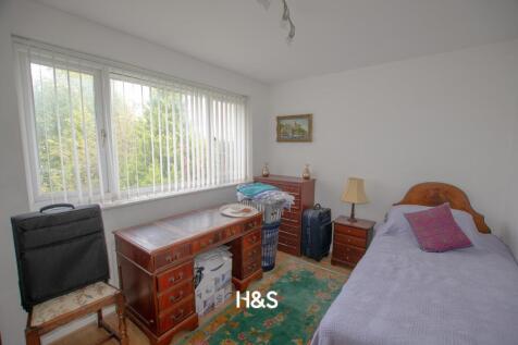 14 Woodrow Crescent - bed2.jpg