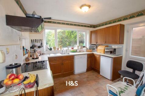14 Woodrow Crescent - kitchen.jpg