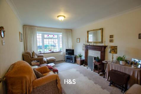 14 Woodrow Crescent - lounge.jpg