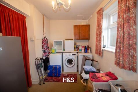 14 Woodrow Crescent - utility.jpg