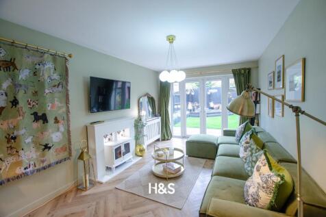 7 Acer Drive - lounge.jpg