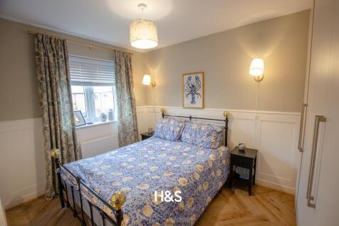 7 Acer Drive - bed3.jpg