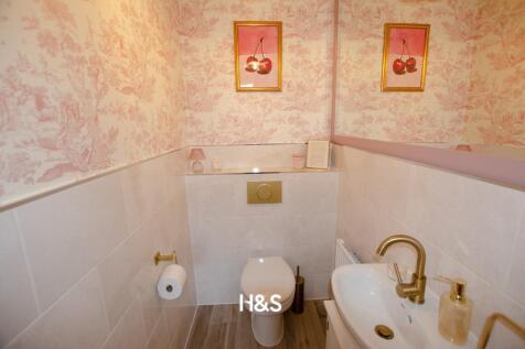 7 Acer Drive - WC.jpg