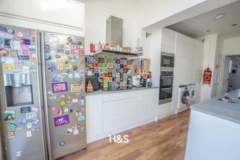 80 brandwood road - kitchen..jpg