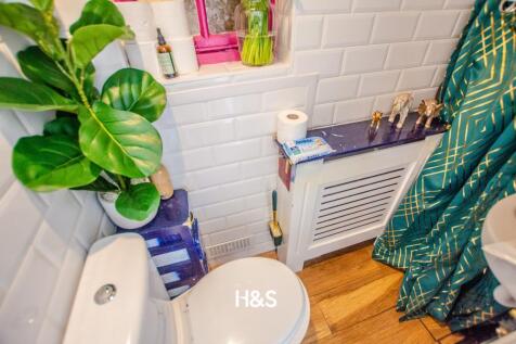 80 brandwood road - wc.jpg