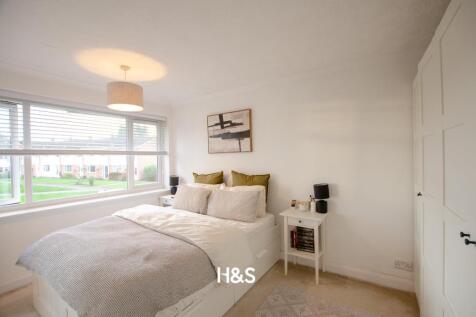 55 Nethercote Gardens - Bed1.jpg