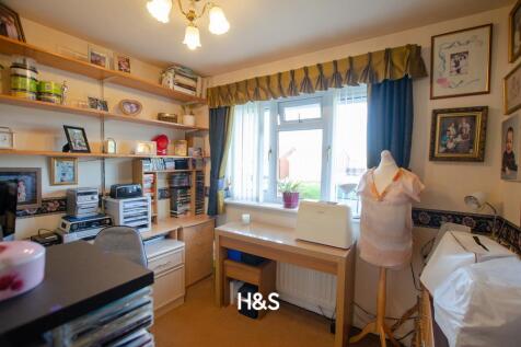 1 Pensham Croft - bed4.jpg