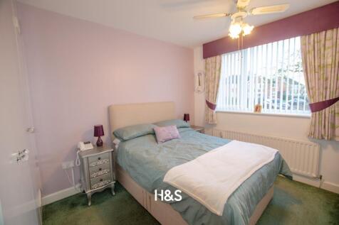 68 Featherstone - Bed1.jpg