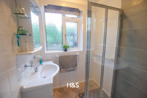68 Featherstone - shower.jpg