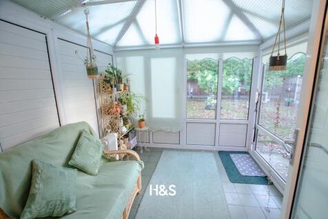 68 Featherstone - conservatory.jpg