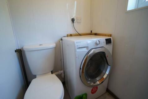 GlynCeris_Bathroom1.JPG
