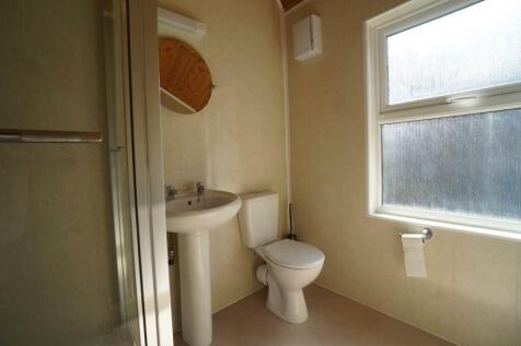 GlynCeris_Bathroom3.JPG