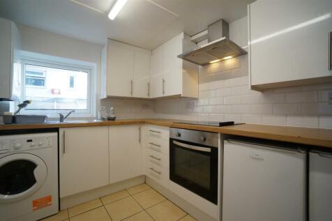 6CollegeRoad_Kitchen1.JPG