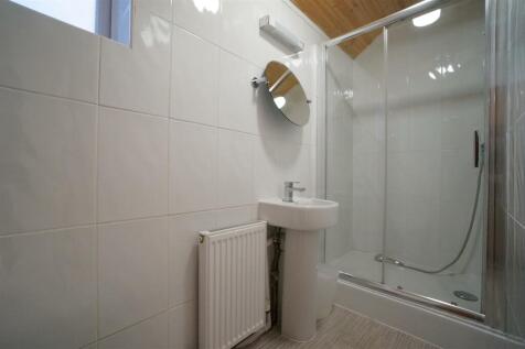 6CollegeRoad_Bathroom1.JPG