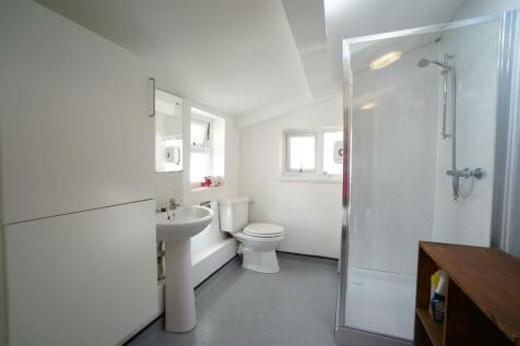 9Caellepa_Bathroom1.JPG
