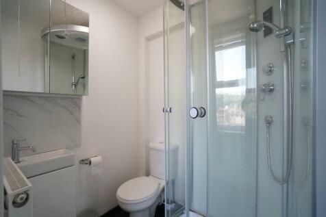 10aHolyheadRd_Bathroom6.JPG