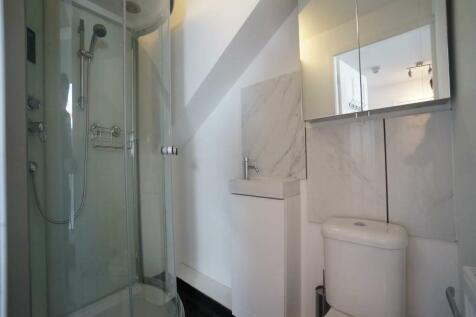 10aHolyheadRd_Bathroom5.JPG