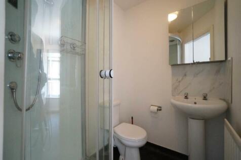 10aHolyheadRd_Bathroom3.JPG