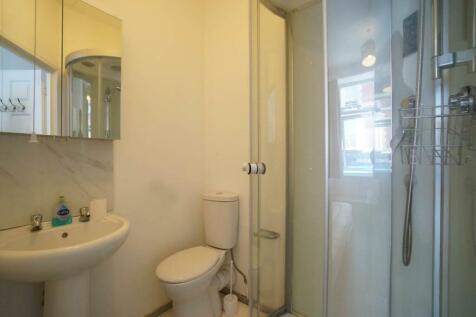 10aHolyheadRd_Bathroom1.1.JPG