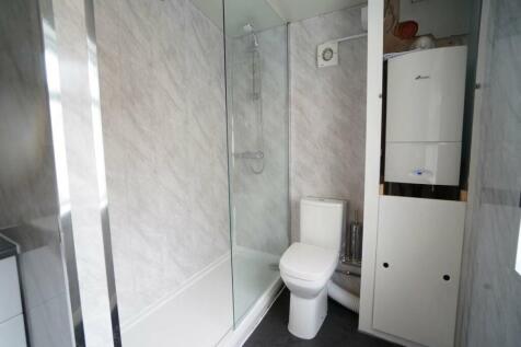 13AlbertSt_Bathroom1.1.JPG