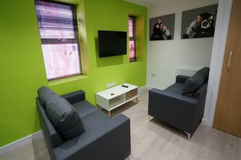 5Holyhead_livingroom1.JPG