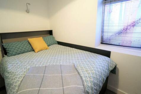 5Holyhead_bedroom1.1.JPG