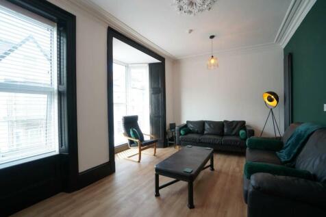 Living Area 1.JPG