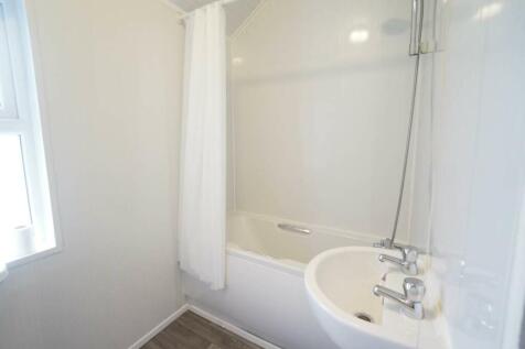 82OrmeRoad_bathroom1.JPG