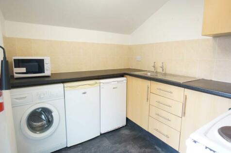 82OrmeRoad_kitchen1.JPG