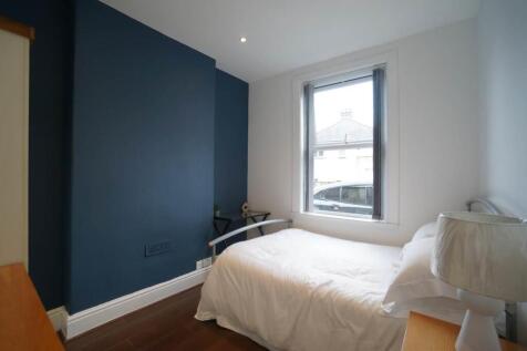 Bedroom 1.1.JPG