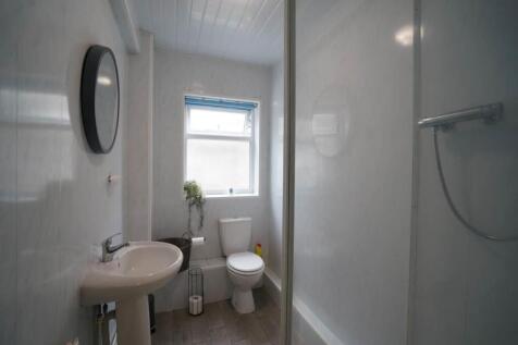 Bathroom.JPG